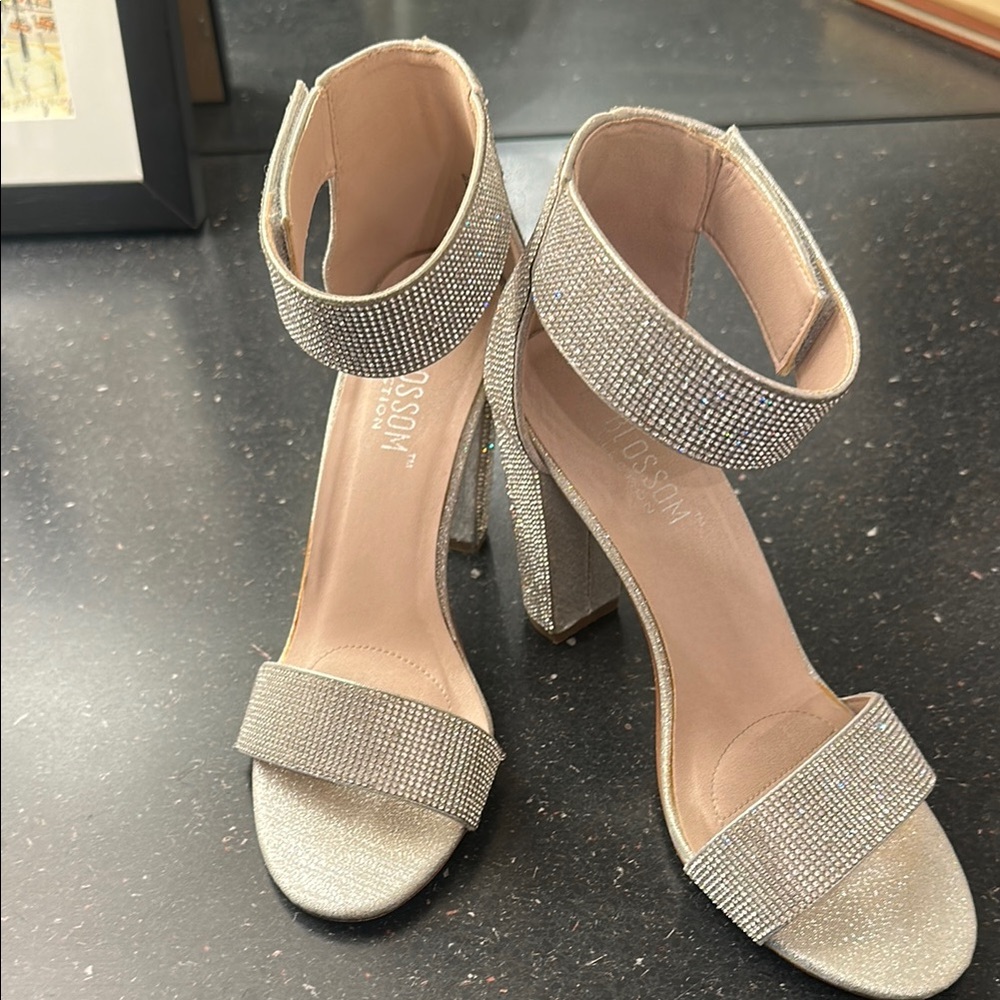 De Blossom Collection Celina-16 Silver Heels – Size 8